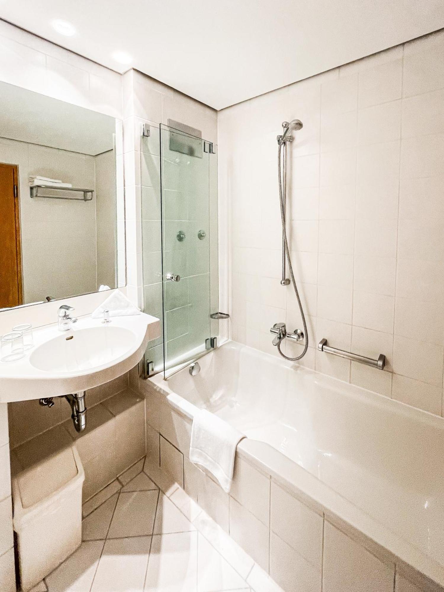 Golfhotel & Restaurant Lindenhof Bad Vilbel Room photo