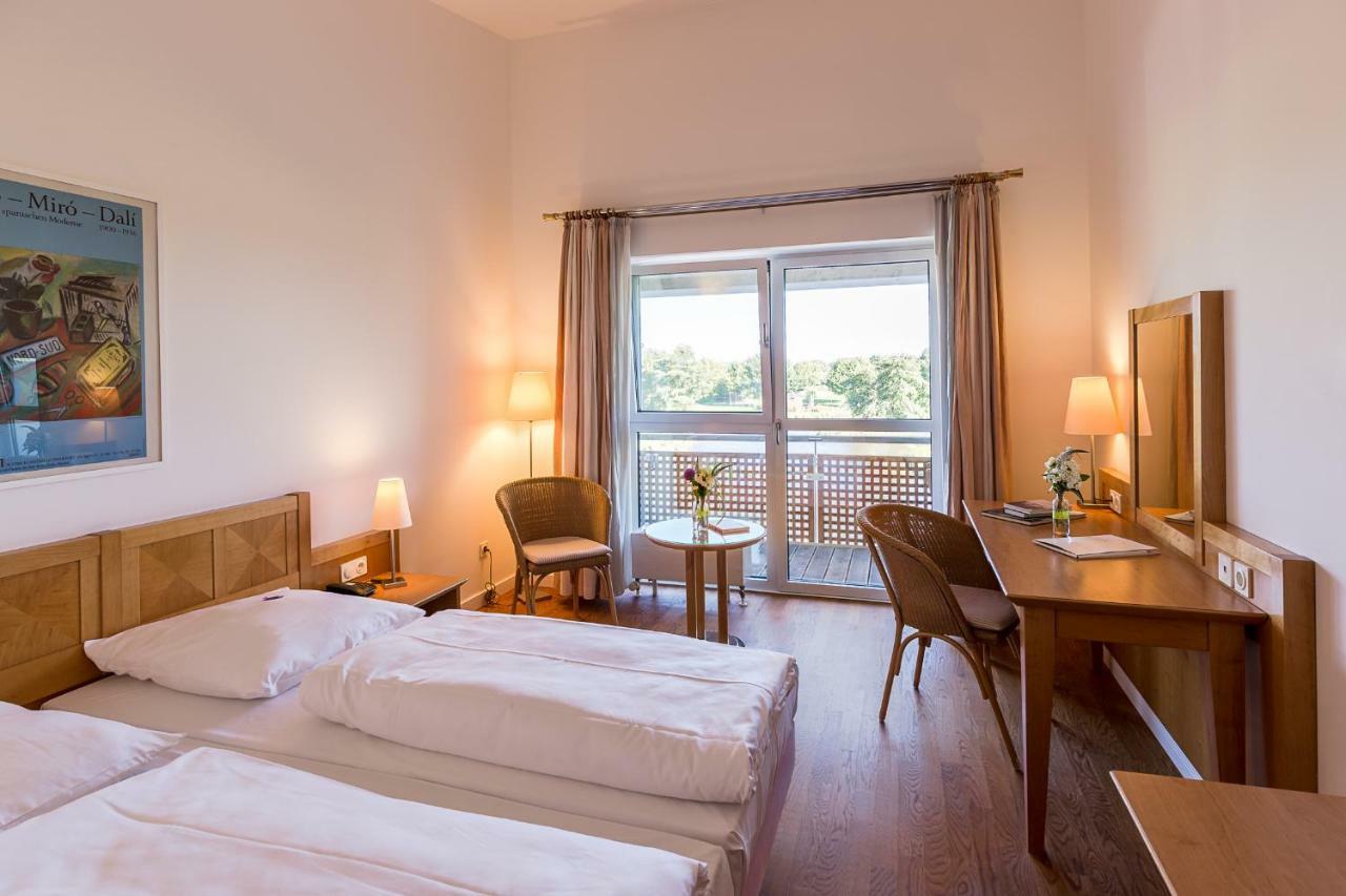 Golfhotel & Restaurant Lindenhof Bad Vilbel Exterior photo