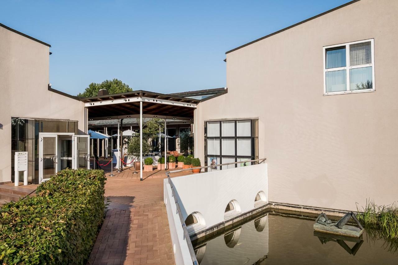 Golfhotel & Restaurant Lindenhof Bad Vilbel Exterior photo